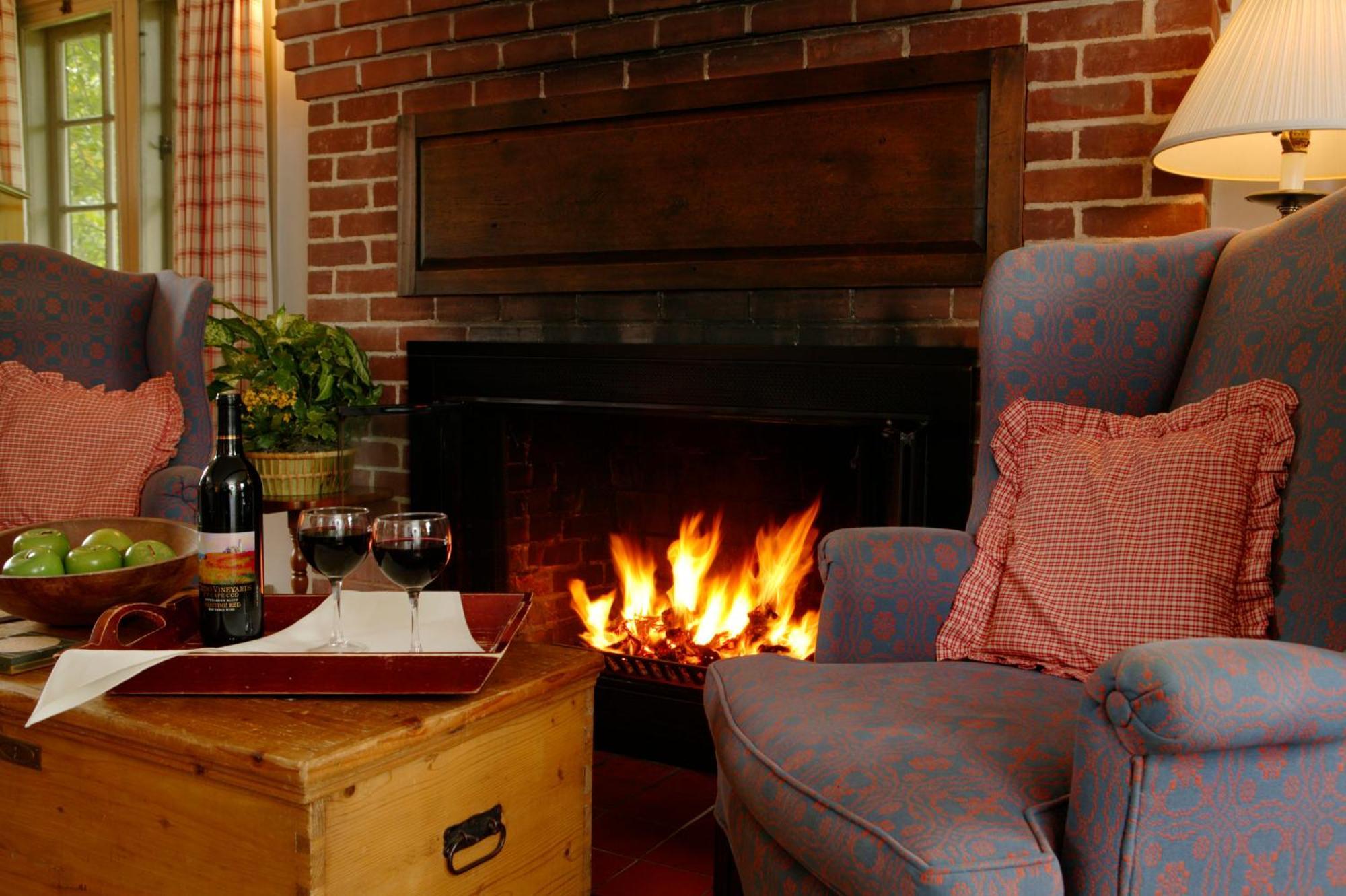 Deluxe Queen Room with Fireplace - Carriage (Whirlwind)